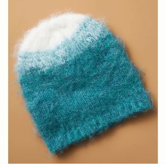 NWT Anthropologie Ombré soft fuzzy beanie in Mint (teal/turquoise) - Picture 1 of 4